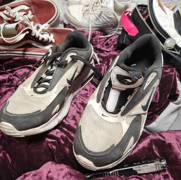 Nike Other - Black and white Nike airmax (missing shoelace)